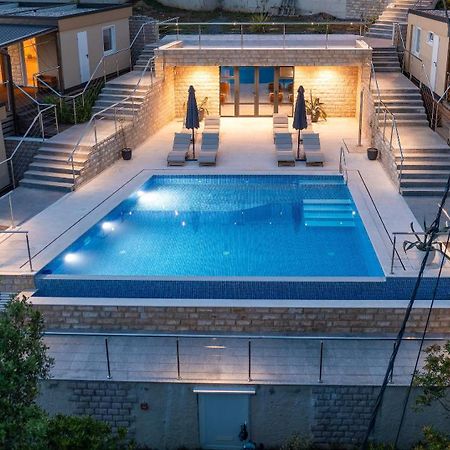 Boora Glamp Experience & Heated Infinity Pool Otel Senj  Dış mekan fotoğraf