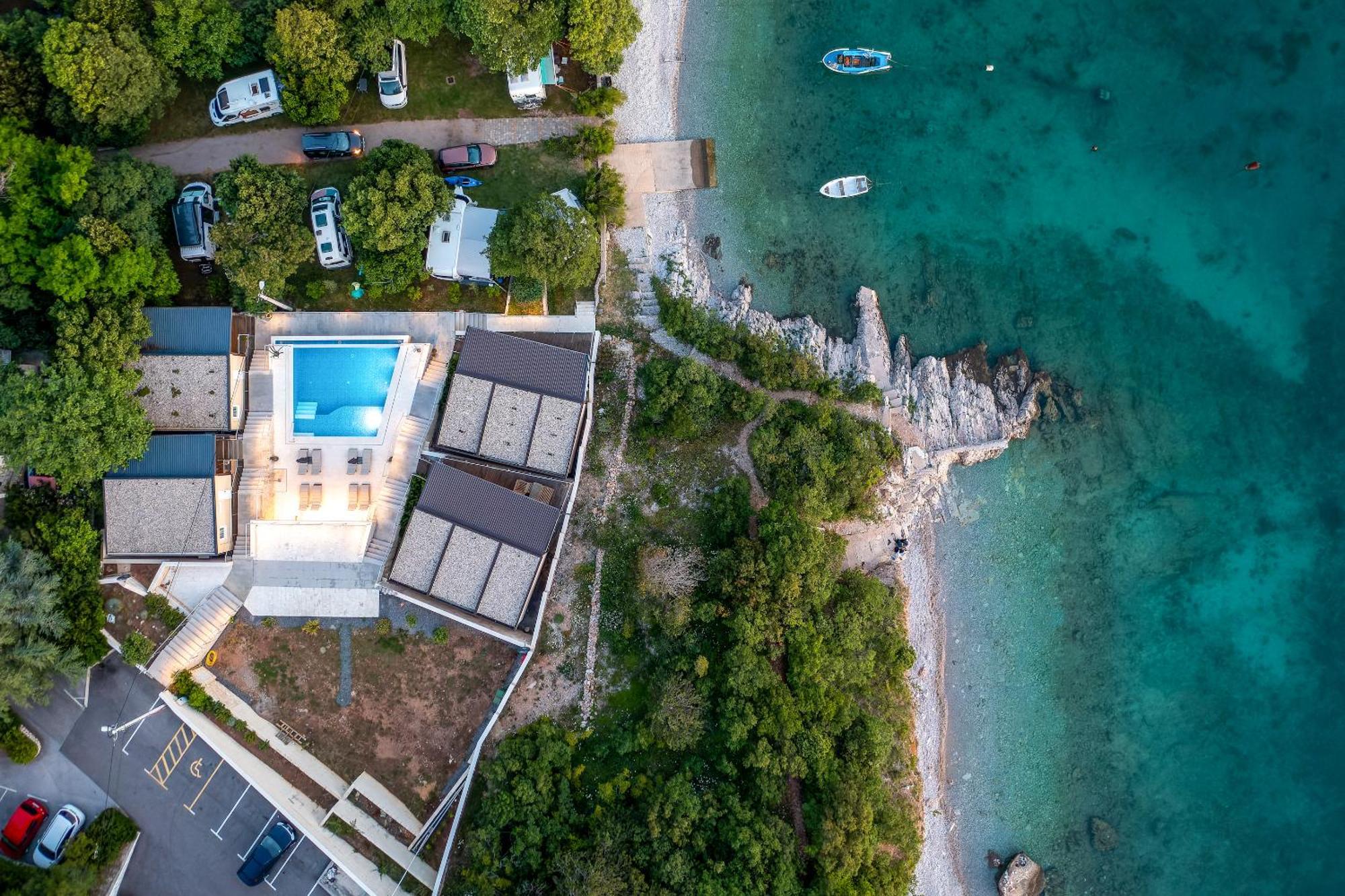 Boora Glamp Experience & Heated Infinity Pool Otel Senj  Dış mekan fotoğraf