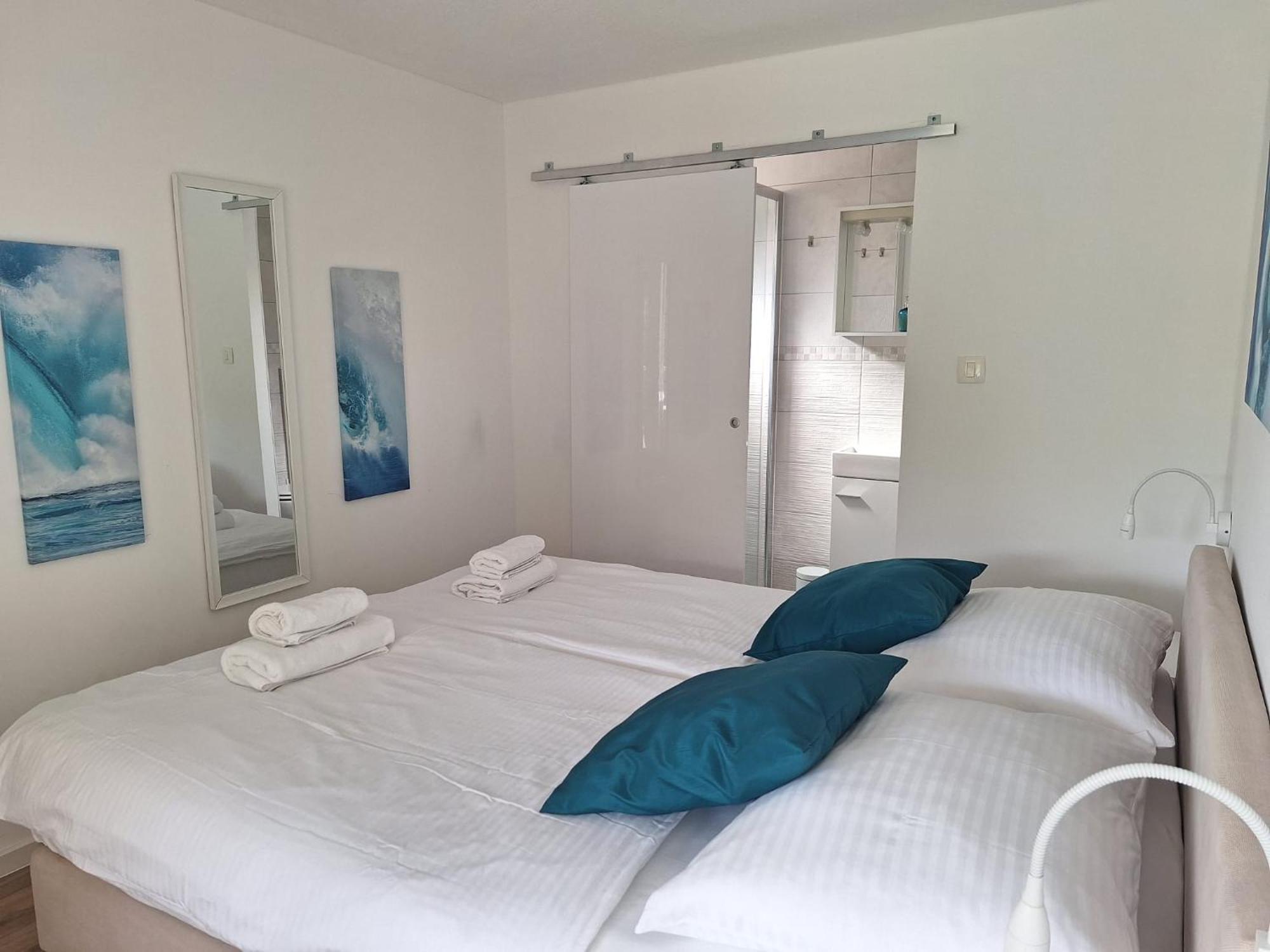 Boora Glamp Experience & Heated Infinity Pool Otel Senj  Dış mekan fotoğraf