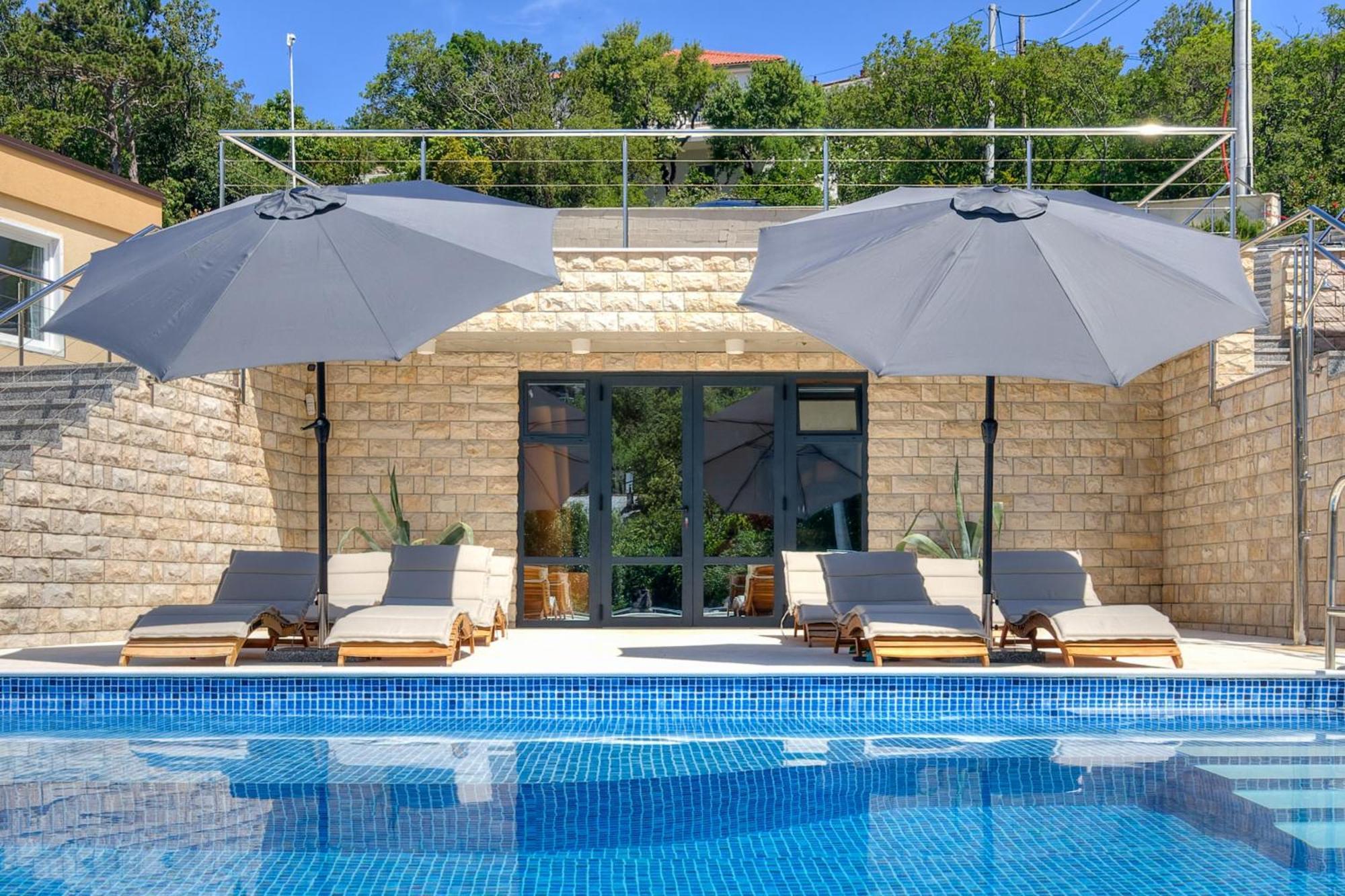 Boora Glamp Experience & Heated Infinity Pool Otel Senj  Dış mekan fotoğraf