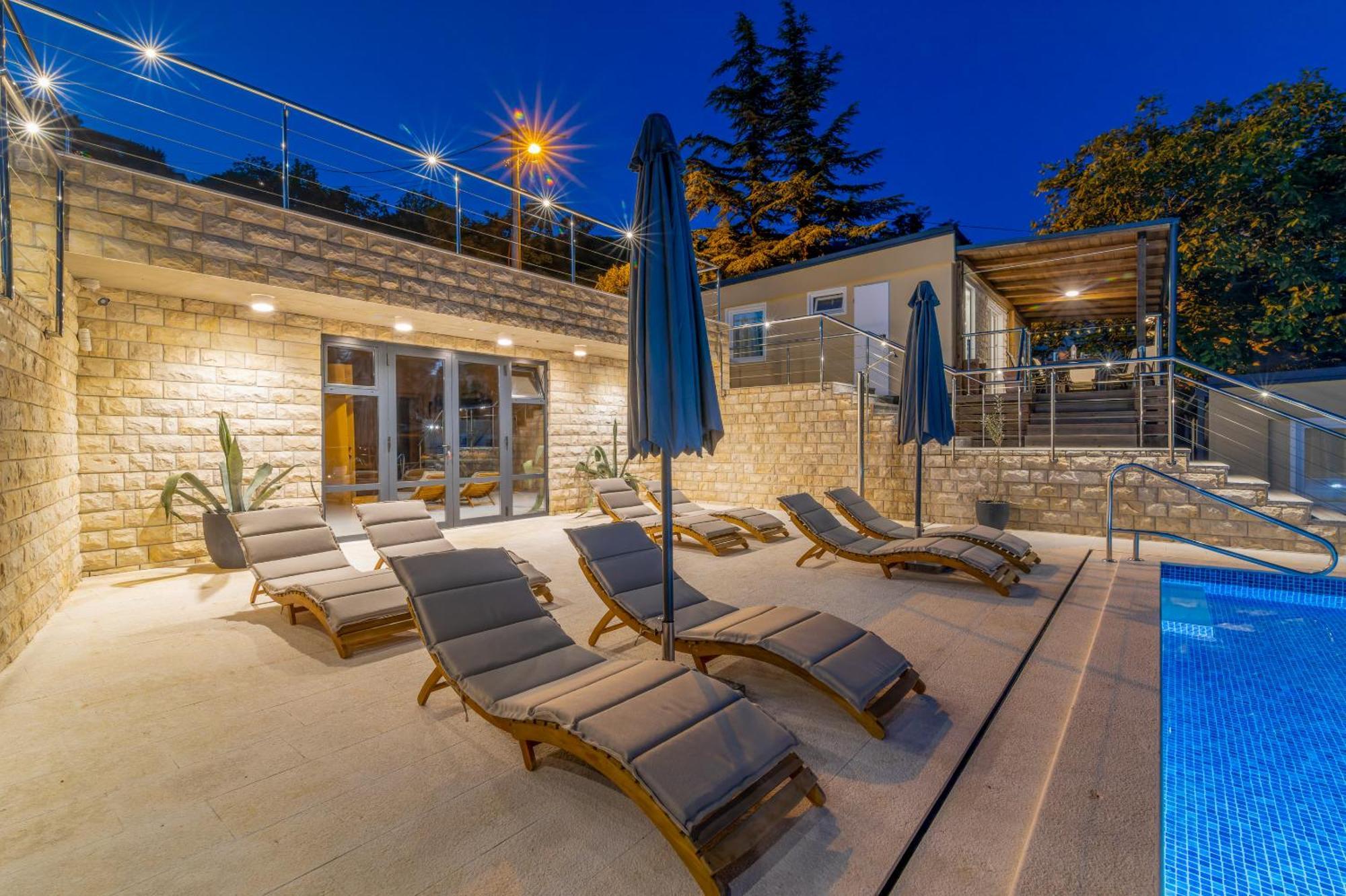 Boora Glamp Experience & Heated Infinity Pool Otel Senj  Dış mekan fotoğraf