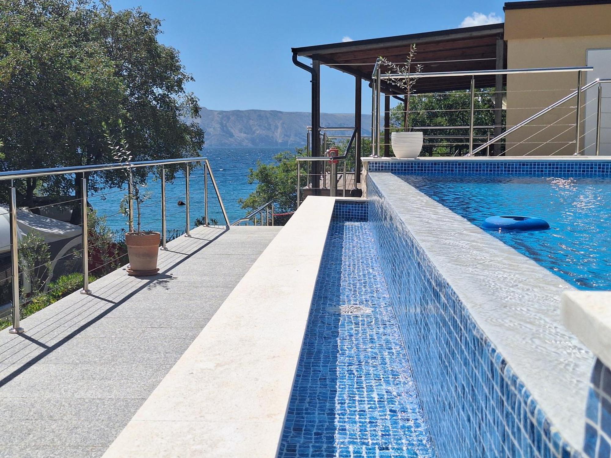 Boora Glamp Experience & Heated Infinity Pool Otel Senj  Dış mekan fotoğraf