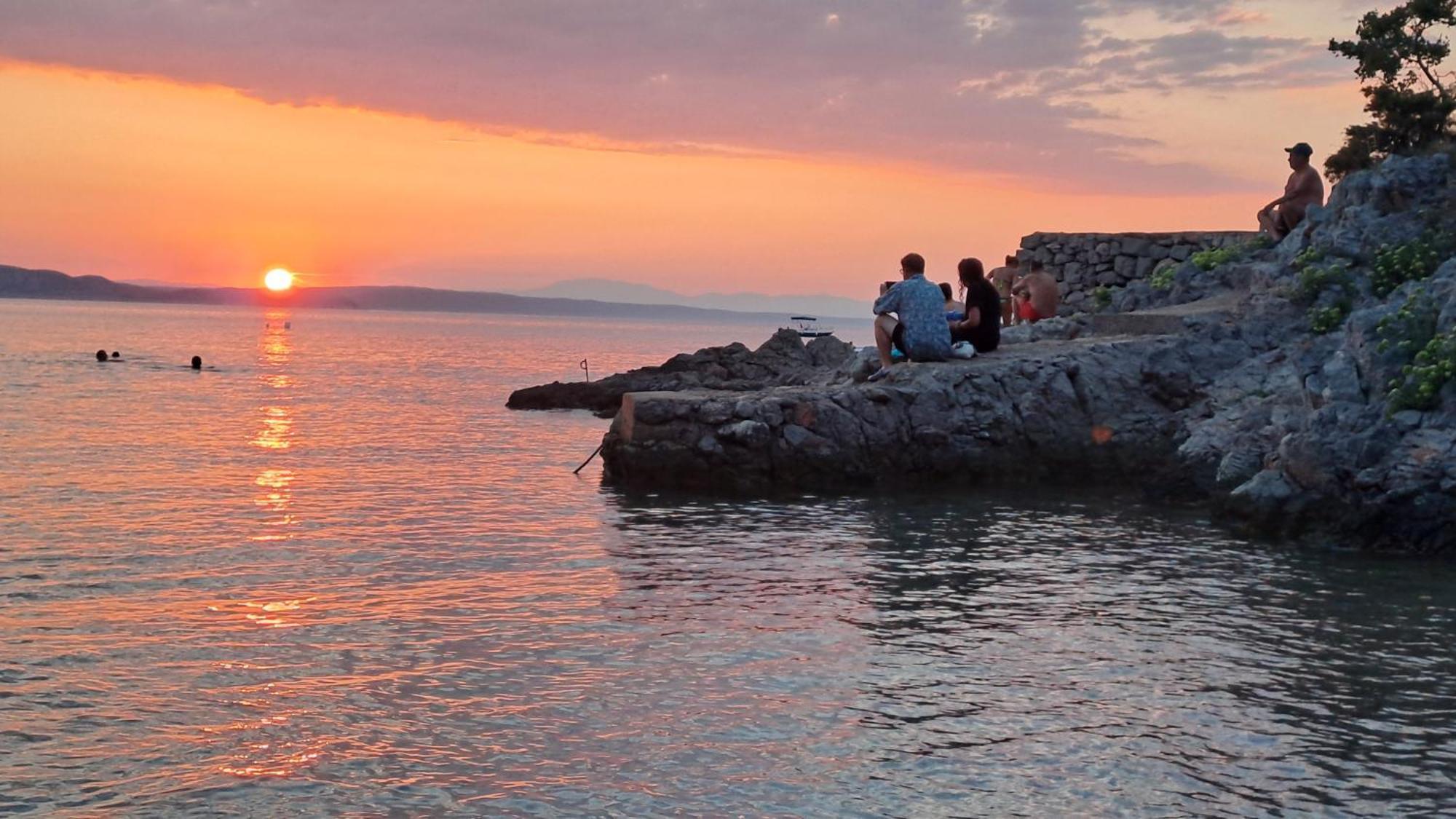 Boora Glamp Experience & Heated Infinity Pool Otel Senj  Dış mekan fotoğraf