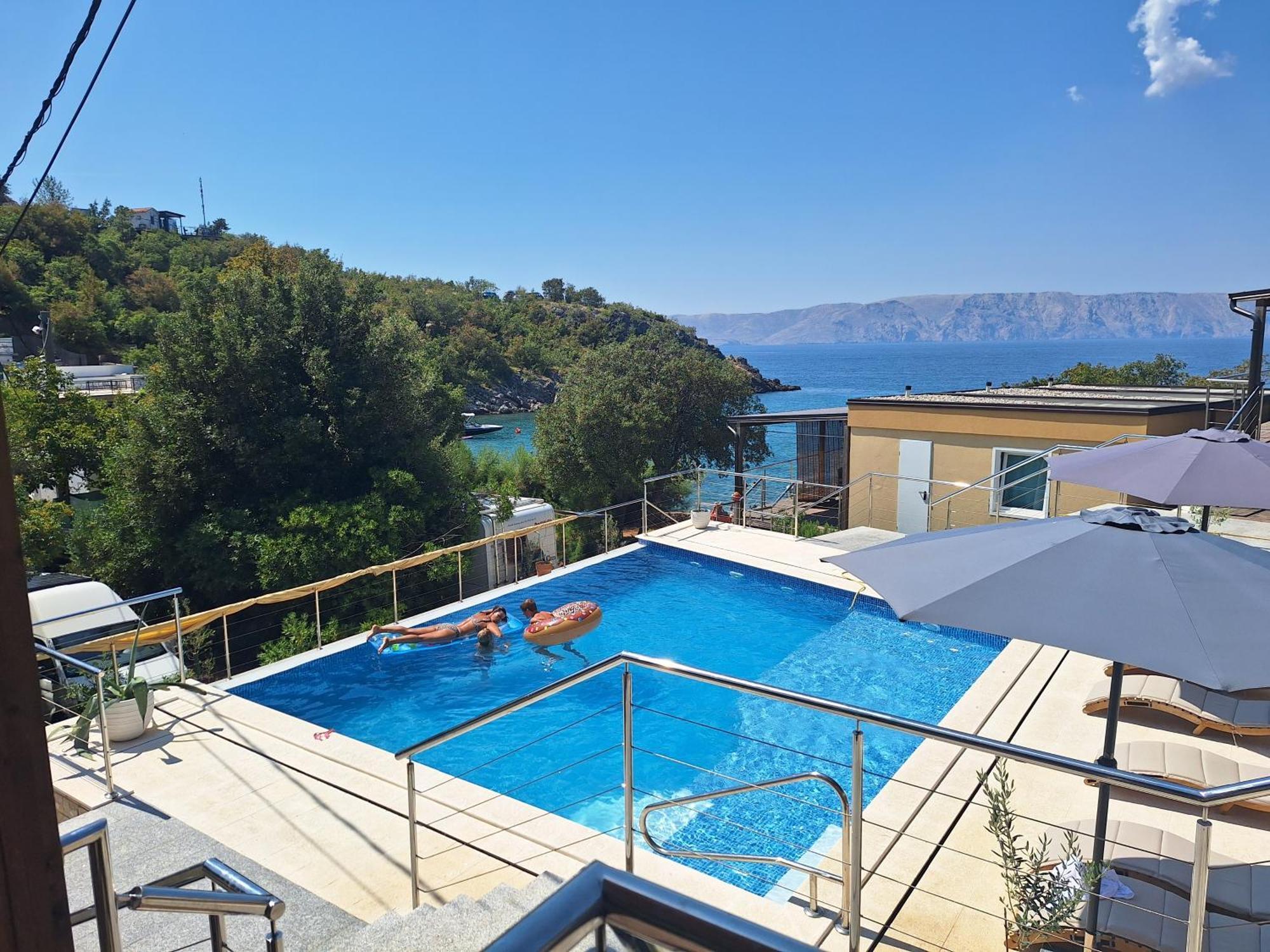 Boora Glamp Experience & Heated Infinity Pool Otel Senj  Dış mekan fotoğraf